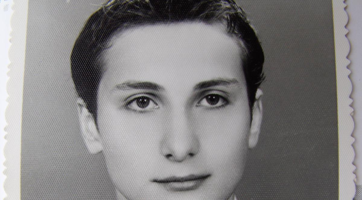 LICEANUL SFIOS e acum un TÂNĂR CURAJOS. Tu ŞTII CINE ESTE junele din imagine?