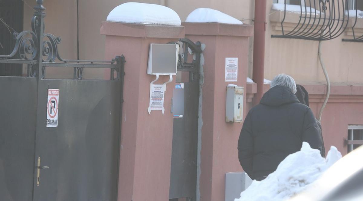 OCTAVIAN STRUNILĂ ŞI CĂTĂLIN CĂŢOIU s-au dus la MASAJ EROTIC? IATĂ CE FERICIŢI AU IEŞIT DE la un SALON DE "RELAXARE"! FOTO