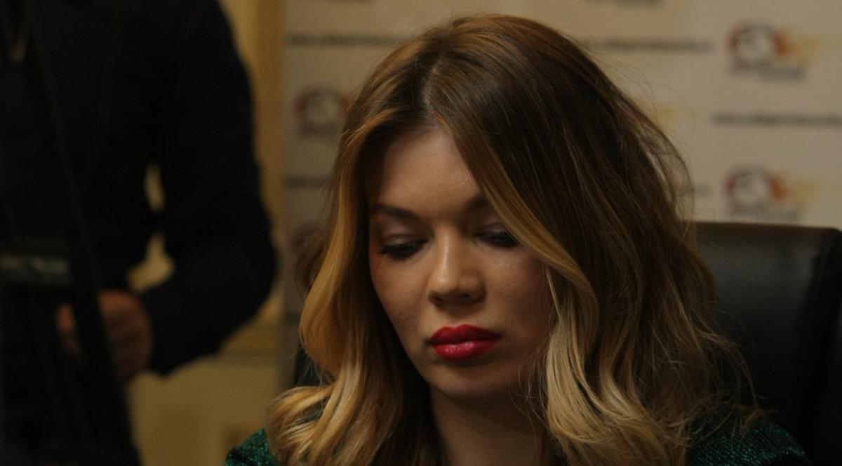 Gina Pistol A JUCAT POKER CU 6 BĂRBAŢI CELEBRI, printre care Adi Minune şi Duckadam! Frumoasa blondă i-a indimidat pe toţi | FOTO