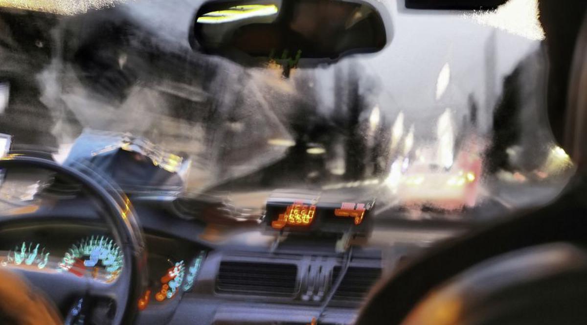 TRAGEDIE RUTIERĂ în ARGEŞ! Un MORT şi trei RĂNIŢI după ce o maşină S-A IZBIT de un cap de pod