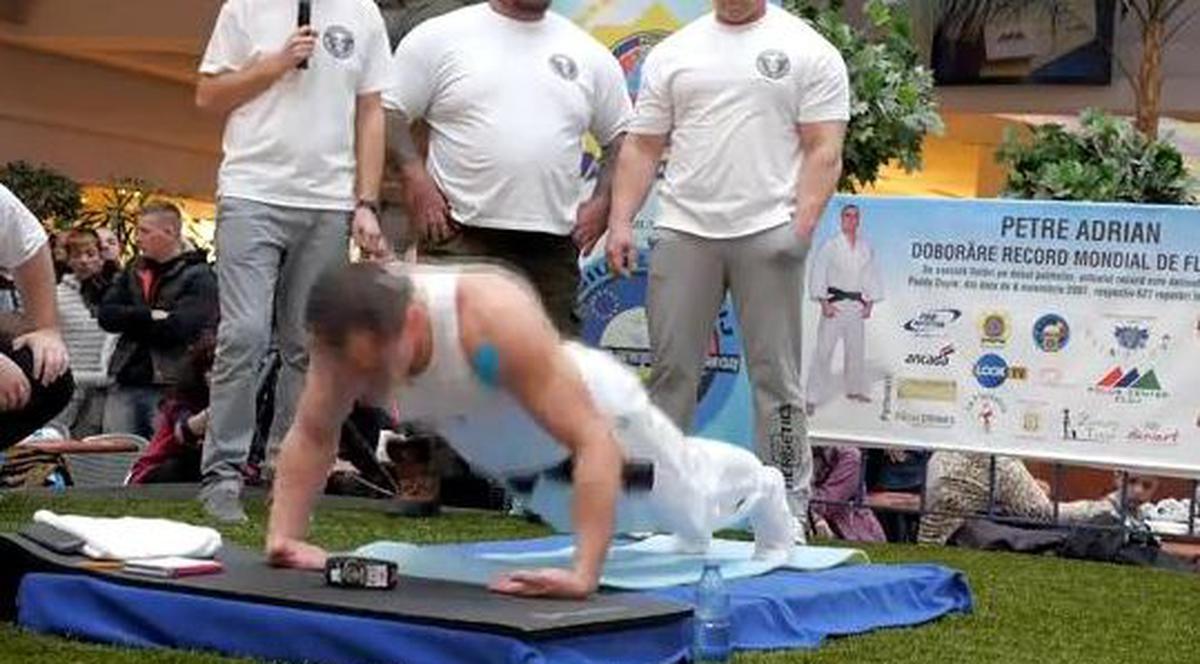 RECORD MONDIAL! Un clujean a făcut 631 de flotări pe dosul palmelor în 15 minute | VIDEO