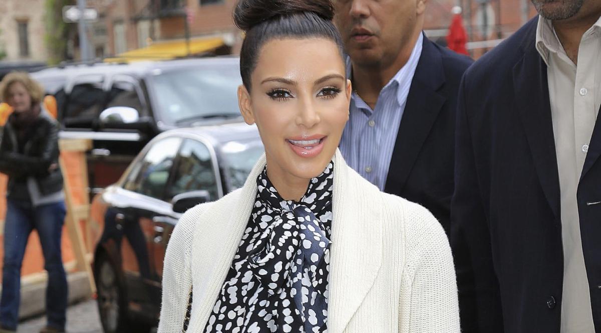 DE NERECUNOSCUT! Kim Kardashian A SUFERIT O TRANSFORMARE ŞOCANTĂ, pentru a-şi PĂCĂLI FANII!