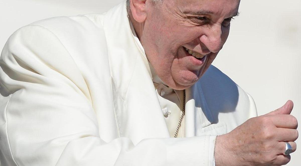 PAPA FRANCISC, DEZVĂLUIRE DE MILIOANE: "Am furat crucea DUHOVNICULUI MEU din SICRIU! O port cu mine şi astăzi!"