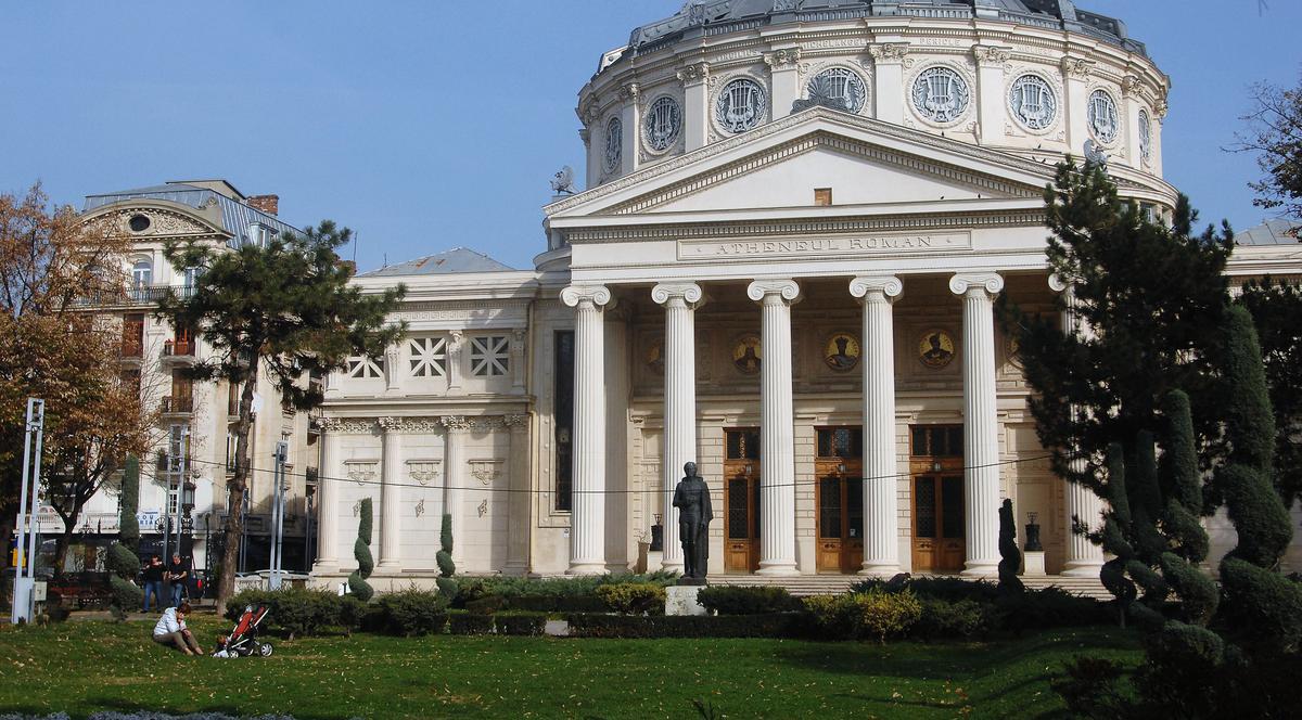 Parlamentul şi Ateneul Român ”se albăstresc” de Ziua Internaţională a Autismului