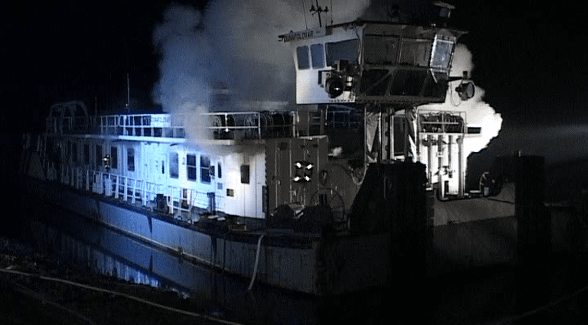 Navă cu 90 de tone de combustibil scufundată în Canalul Dunăre ­Marea Neagră | FOTO