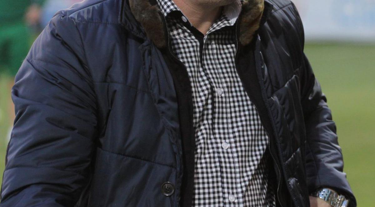 De la fotbal, la handbal. Marius Şumudică va arunca la poartă, de pe semicerc!