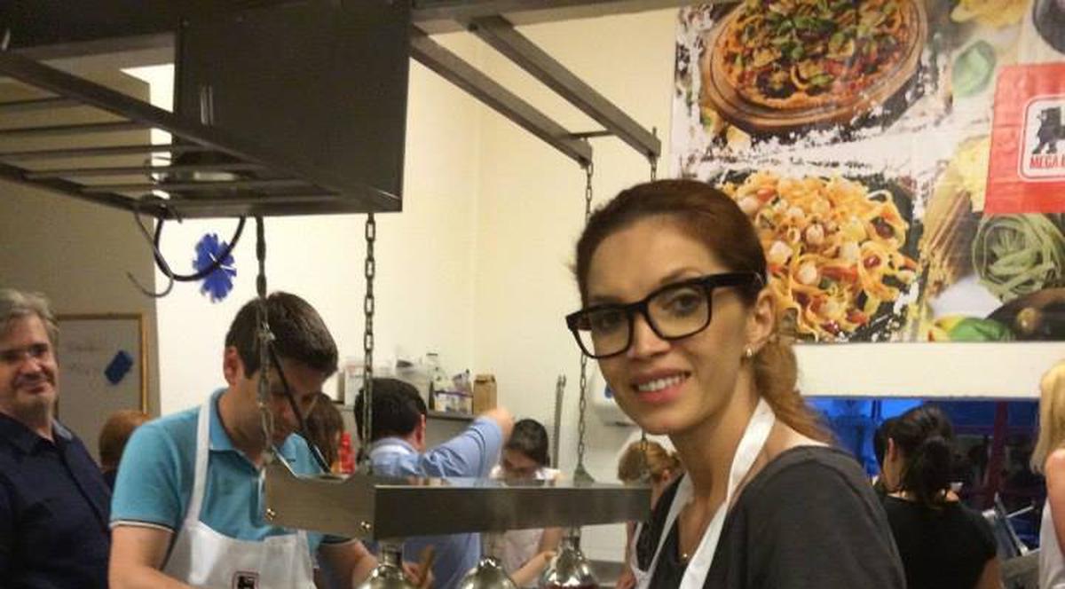 Cristina Spătar FACE CURSURI DE GĂTIT! Uite ce a învăţat să prepare | FOTO