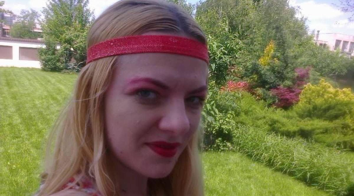 Rouge O ŢINE DIN PETRECERE ÎN PETRECERE