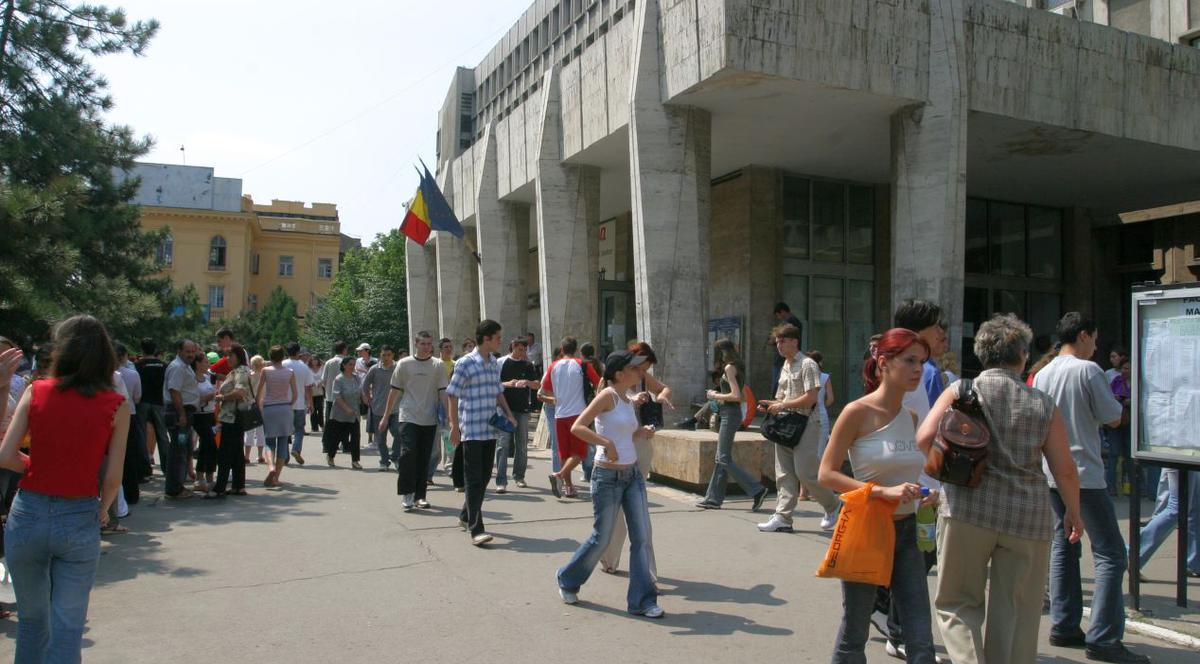 Top 10 cele mai căutate facultăţi din Bucureşti. Vezi unde este cea mai mare concurenţă!