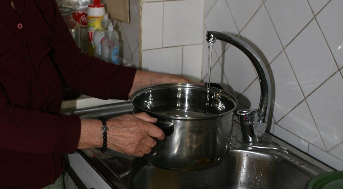 În toiul verii, locuitorii din Drobeta Turnu Severin au fost lăsaţi fără apă caldă din cauza restanţierilor