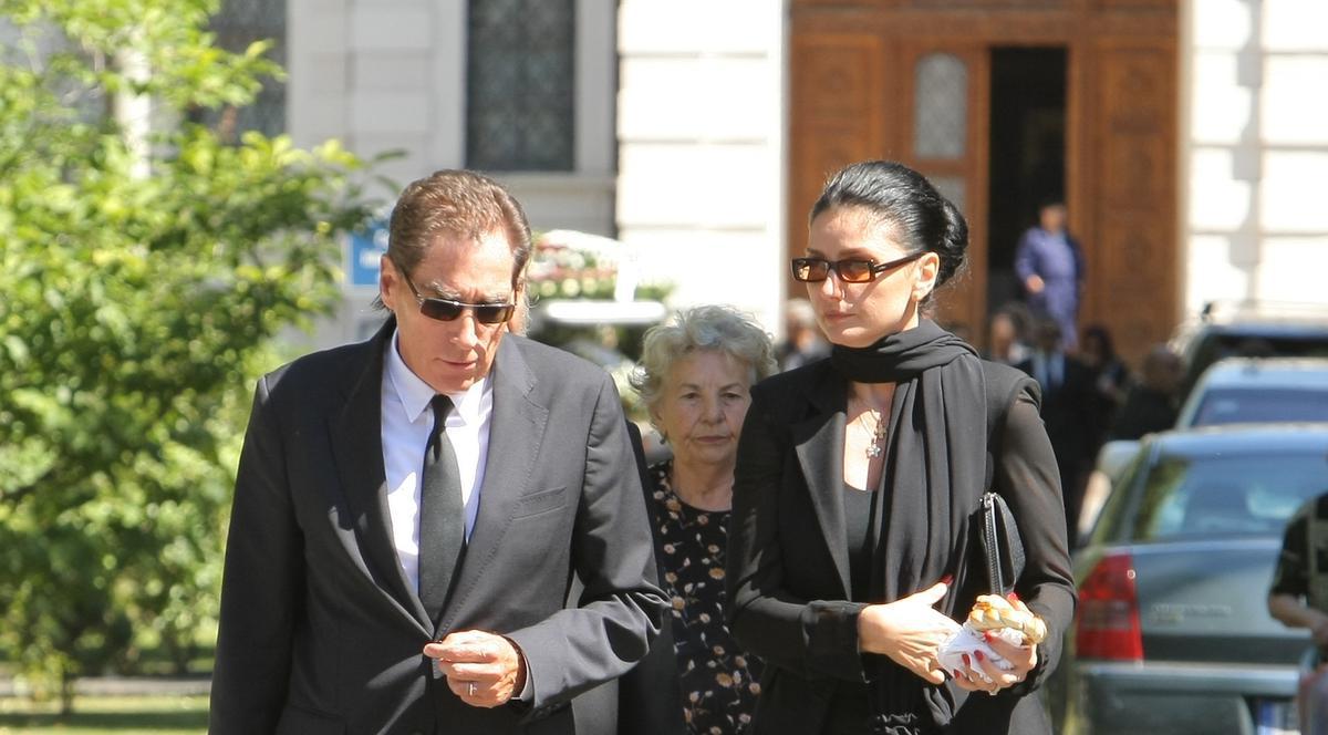 CE FRUMOASĂ E SILVIA CHIFIRIUC, chiar dacă are lacrimi în ochi! Soţia lui Petre Roman, APARIŢIE DELICATĂ ŞI ELEGANTĂ | FOTO