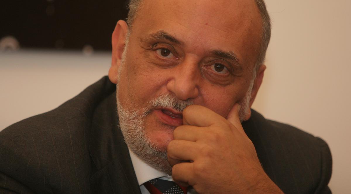 "FERICIREA NU SE POATE CUMPĂRA. UMBLU cu 200-300 de lei în BUZUNAR". DINU PATRICIU, AUTOPORTRET într-un INTERVIU LIBERTATEA