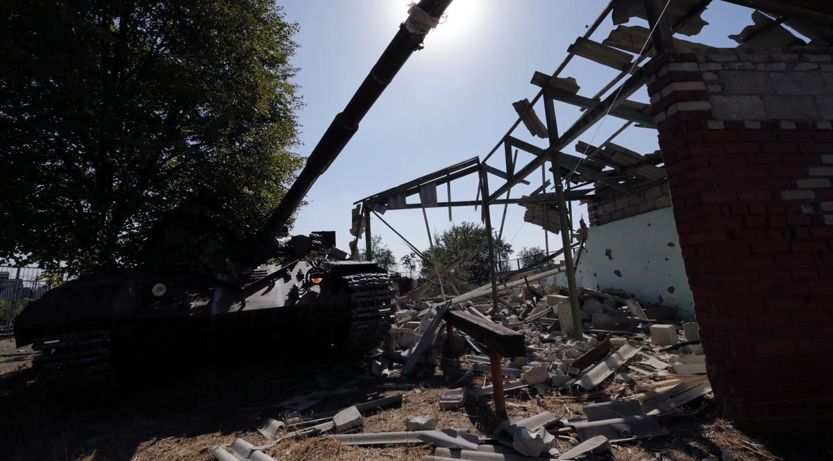 O femeie A FOST UCISĂ, în timpul atacurilor din portul Mariupol, după SEMNAREA ACORDULUI de încetare A FOCULUI, în estul Ucrainei