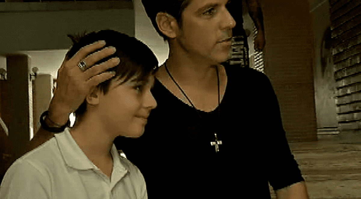 ŞTEFAN BĂNICĂ îşi aduce pentru prima dată BĂIATUL LA TELEVIZOR