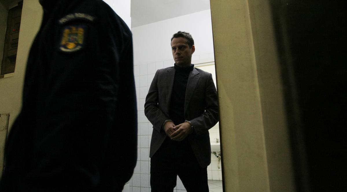IMAGINI cu Andrei Hrebenciuc ÎNCĂTUŞAT. Fostul IUBIT al Elenei Băsescu, reţinut pentru complicitate la trafic de influenţă şi spălare de bani | FOTO & VIDEO