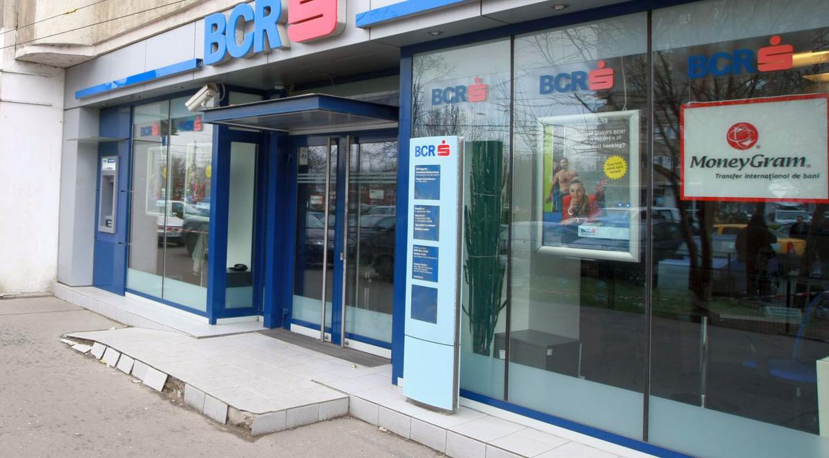 Schimbare majoră la cea mai mare bancă din România. Toți clienții sunt afectați