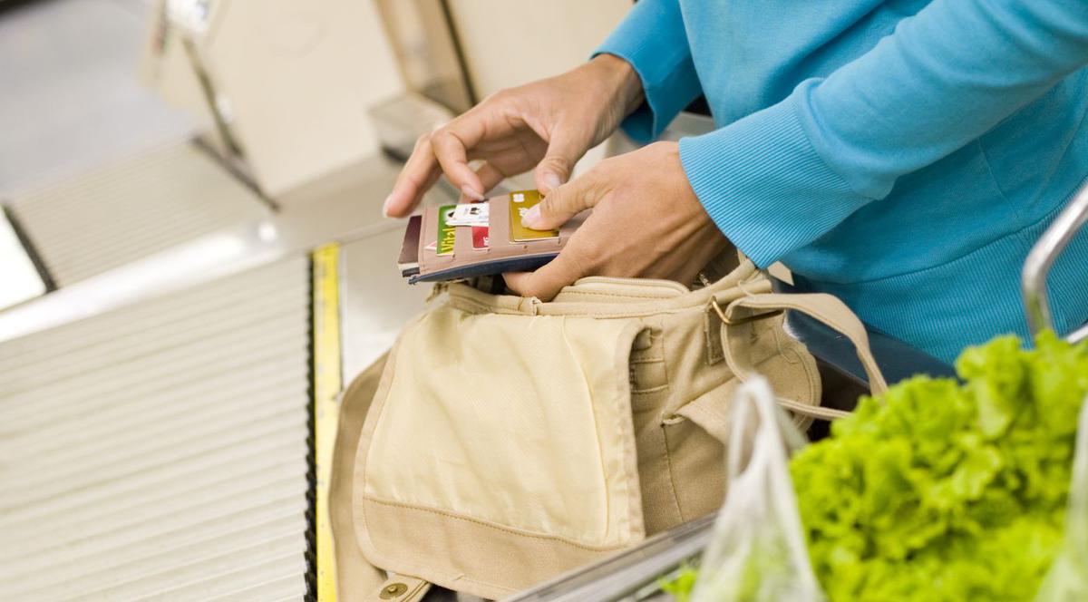 ATENŢIE! Hackerii ar putea FURA, de la distanță, CODUL PIN din cititoarele de carduri, din MAGAZINE