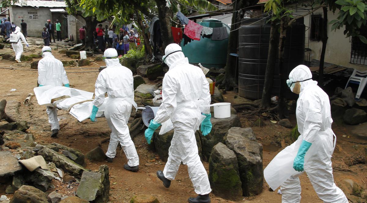 UN NOU BILANŢ al NUMĂRULUI VICTIMELOR FĂCUTE DE VIRUSUL EBOLA: 3.865 de morţi