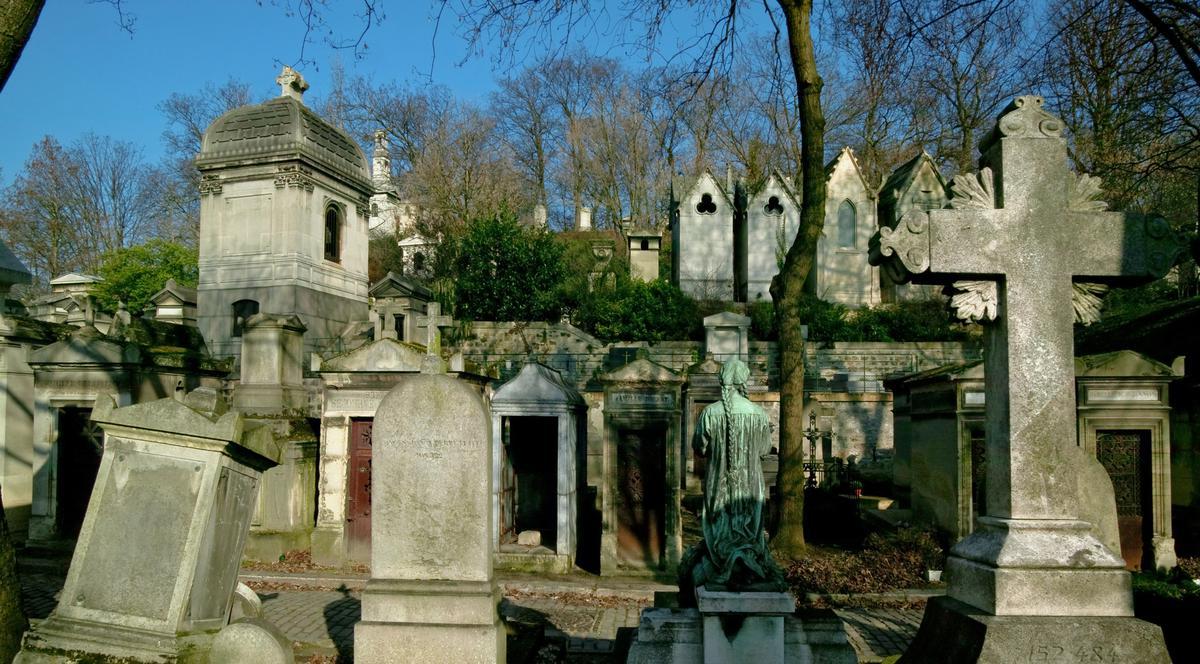 ŞOC pentru RUDELE unei FEMEI. Au primit de pe telefonul luat cu EA ÎN MORMÂNT un mesaj INCREDIBIL!