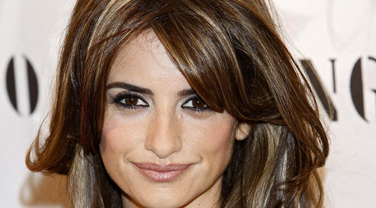PENELOPE CRUZ, cea mai FRUMOASĂ FEMEIE DIN LUME, conform celor de la Esquire