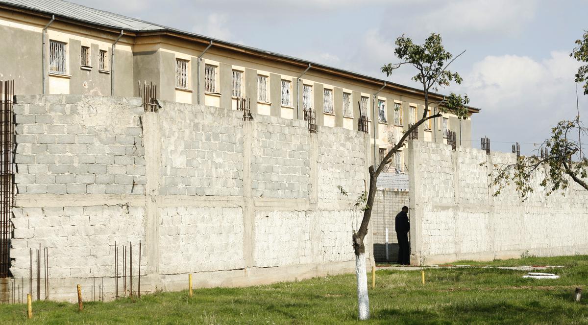 Acoperişul Penitenciarului Jilava, SMULS DE VÂNT! Ce s-a întâmplat cu deţinuţii
