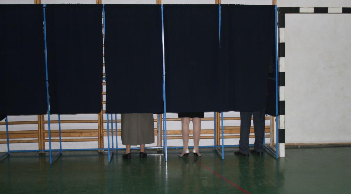 În şcolile cu secţii de votare nu se fac ore vineri după-amiază