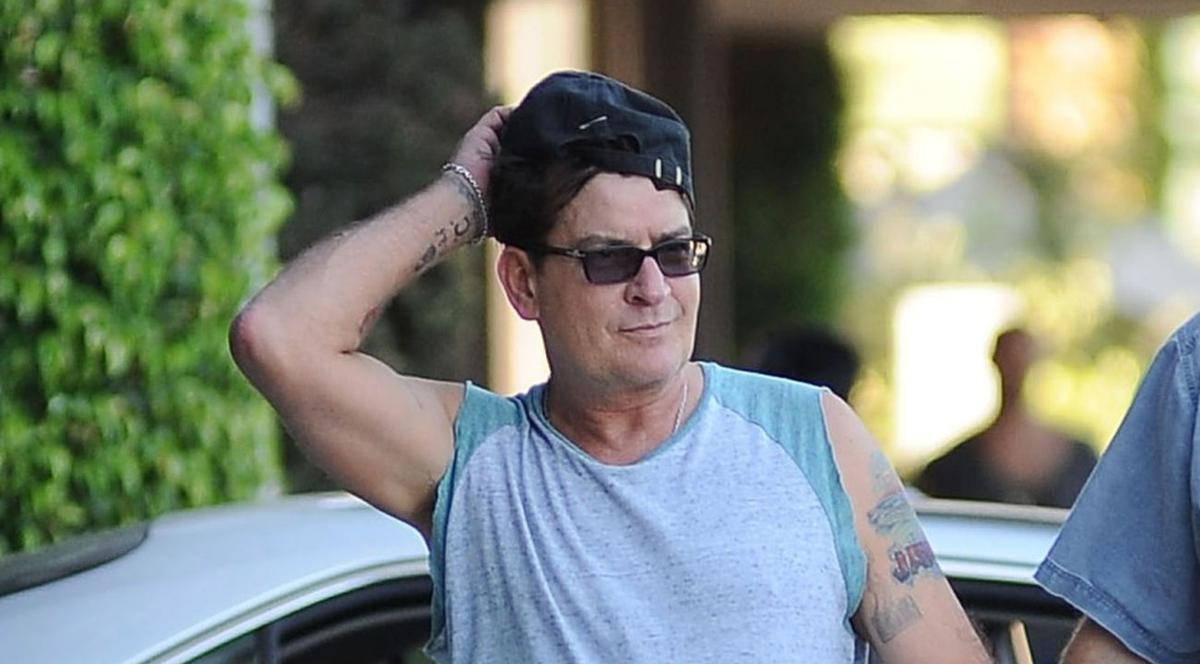 CHARLIE SHEEN, VESTE TERIBILĂ: "A AJUNS la SPITAL CU SUPRADOZĂ"