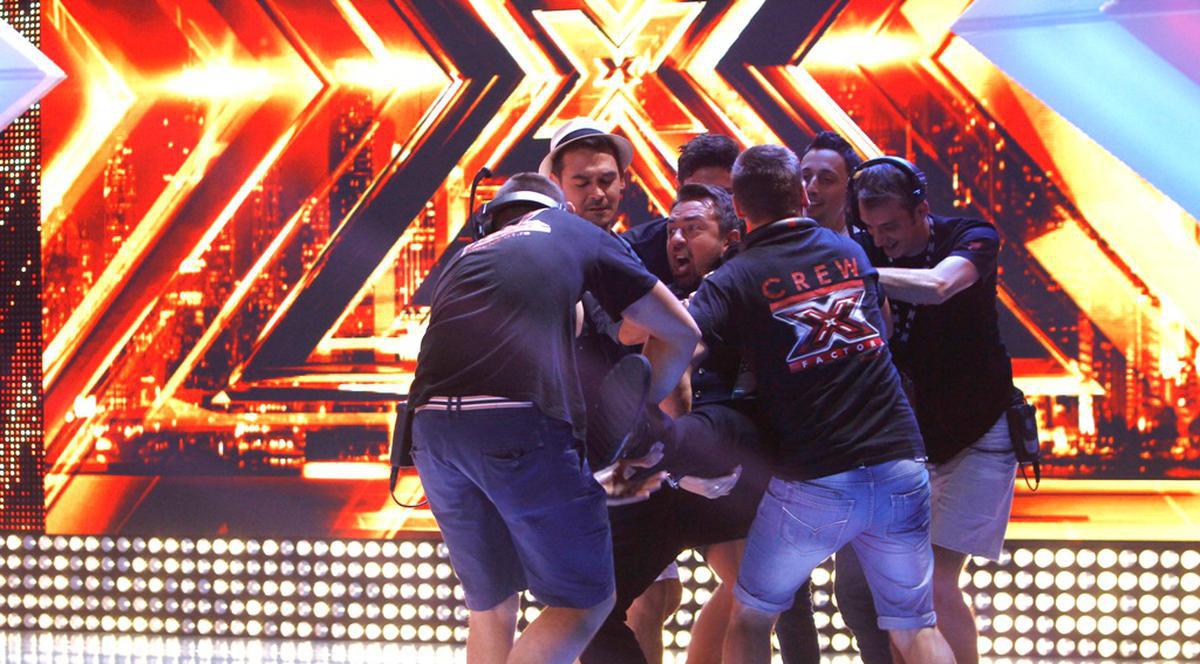 Horia Brenciu, SCOS PE BRAȚE DIN EMISIUNE! FOTO