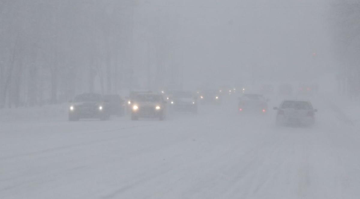 Se întâmplă ACUM! Ninsori ABUNDENTE și temperaturi SCĂZUTE