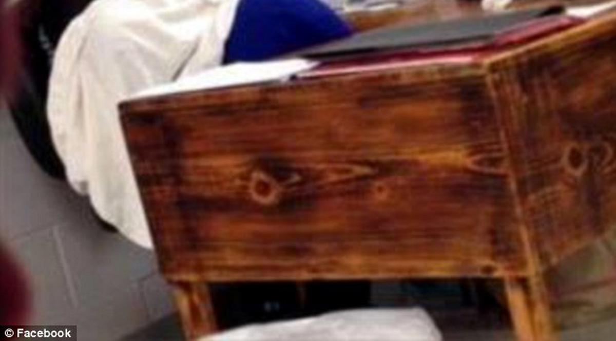 SCANDAL IMENS într-o ȘCOALĂ! Profesoara A ALĂPTAT ÎN TIMPUL ORELOR | VIDEO