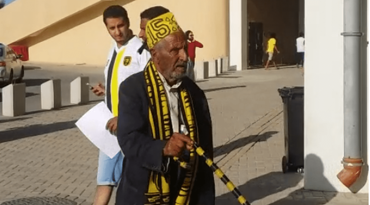 Un bătrân a venit în baston la stadion să-l încurajeze pe Piţurcă / VIDEO