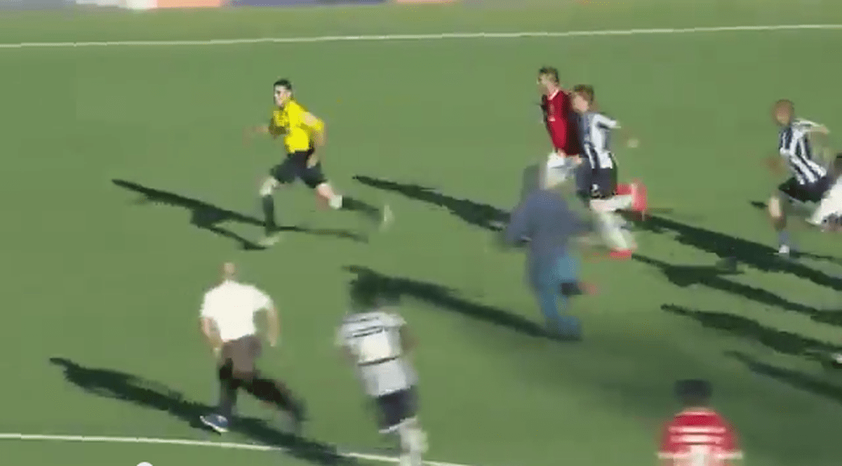 VIDEO / Un arbitru a fugit ca leopardul ca să scape de bătaie