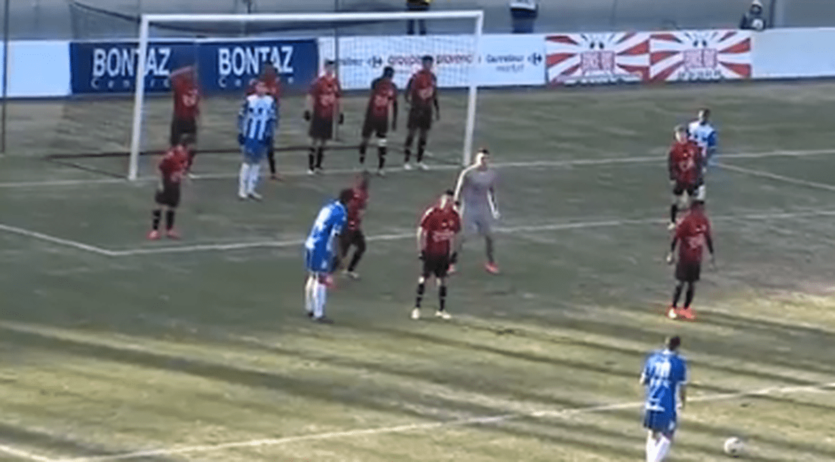 Francezii au revoluționat fotbalul! Iată cum te poți apăra fătă portar