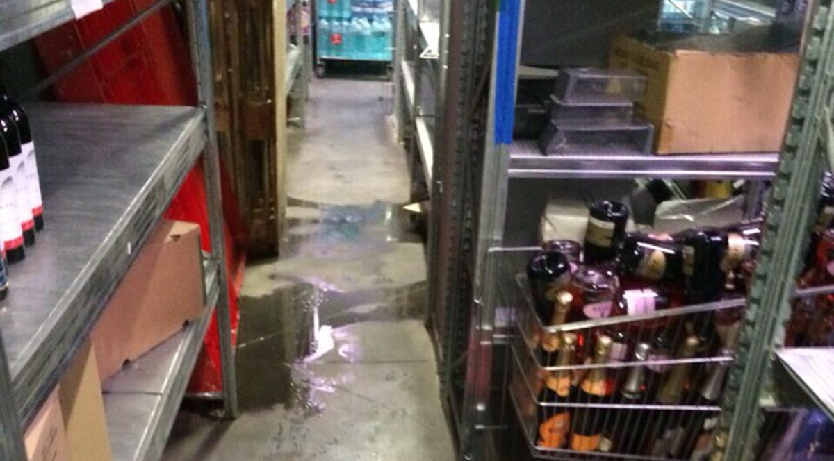 Panică în supermarketurile din Sectorul 4: Primarul Piedone continuă seria controalelor-fulger