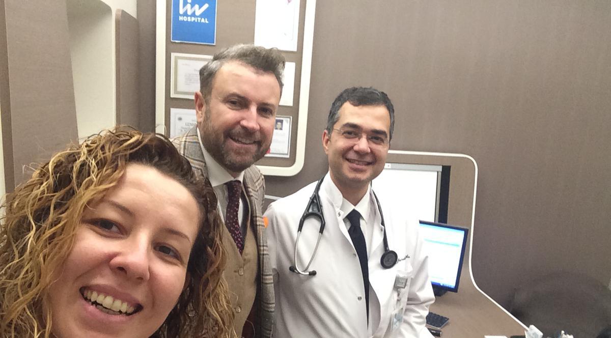 Botezatu a dat autografe de pe patul de spital | FOTO