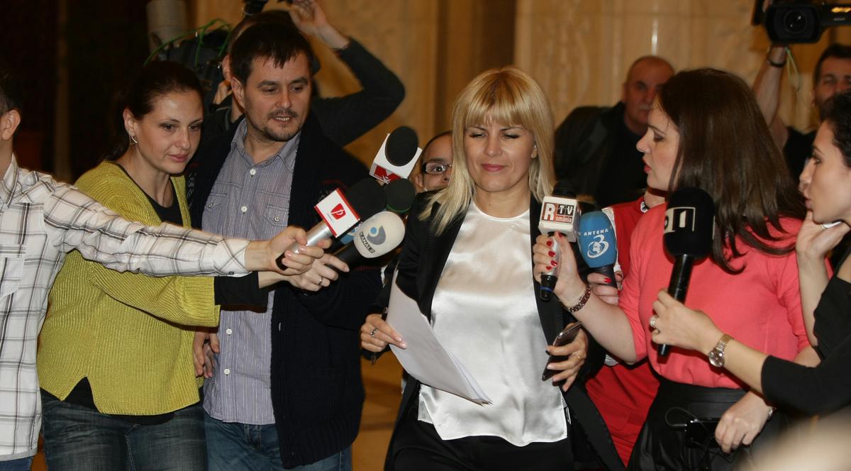Uite cum a fost întâmpinată în PARLAMENT ELENA UDREA de către colegii ei! | FOTO