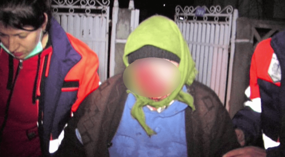 ATENȚIE! IMAGINI ȘOCANTE! Un TÂLHAR a desfigurat cu BĂTAIA pe DOI BĂTRÂNI, în BUZĂU! 