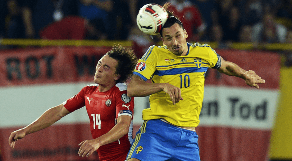 Ibrahimovic se ferește să lovească mingea cu capul. Explicația te va face să râzi