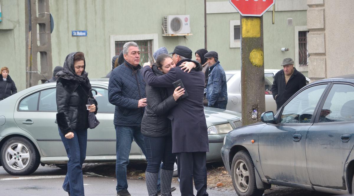 IMAGINILE DURERII. Sute de rude şi prieteni, la înmormântarea vărului SIMONEI HALEP