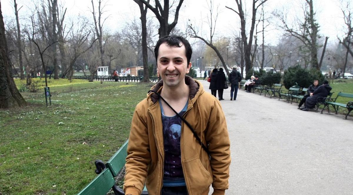 BRAVO LUI! Un bucureștean FACE ASTA GRATIS, în parcul Cișmigiu! GALERIE FOTO