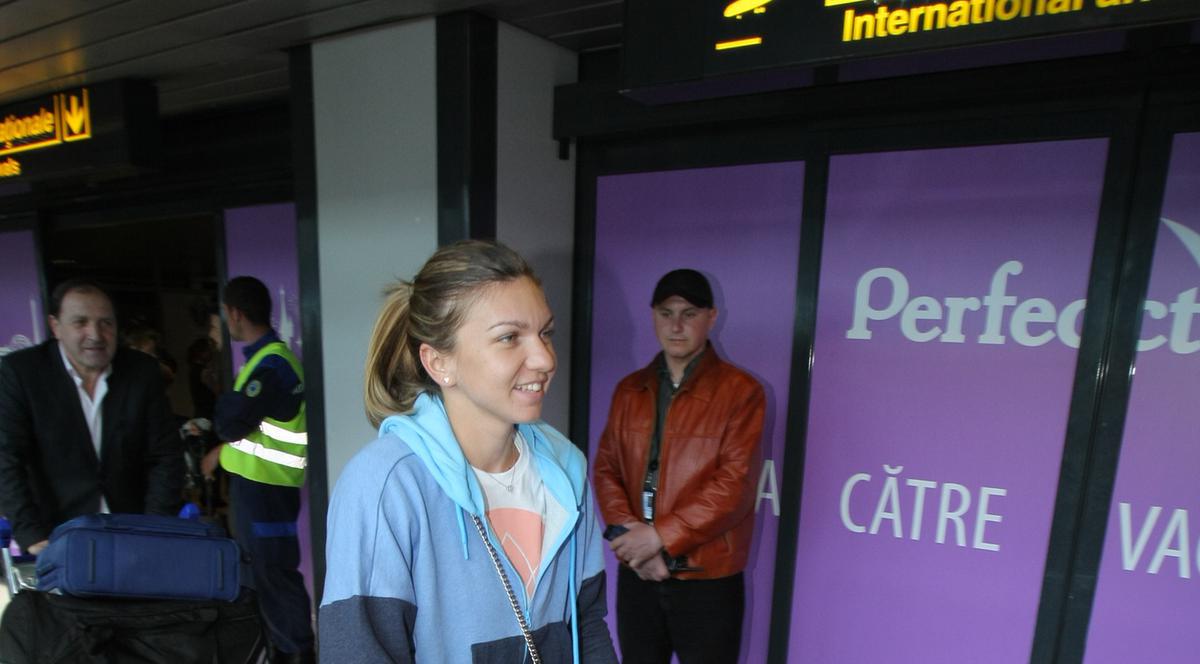 Simona Halep s-a întors în țară. Cine a așteptat-o în aeroport | FOTO