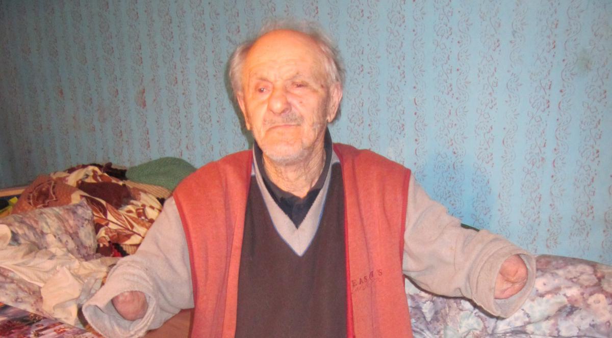 IMPRESIONANT! De la 19 ani trăiește fără ambele brațe