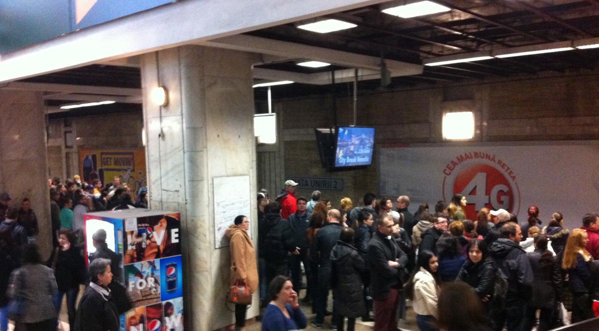 A luat FOC un METROU! Au scumpit călătoriile, au scăzut serviciile! Haos în această dimineață