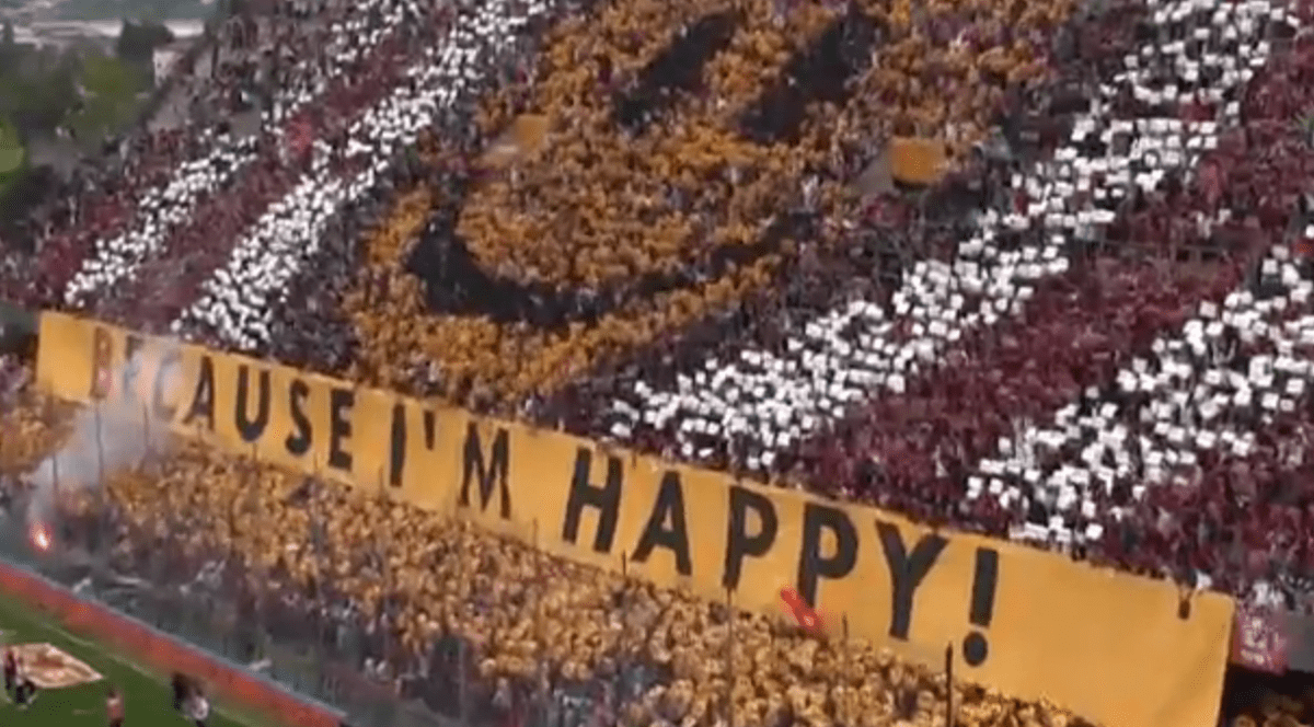 Ce fani are Andrei Cristea! Super-coregrafie realizată de ultrașii Salernitanei, în cinstea promovării în Serie B