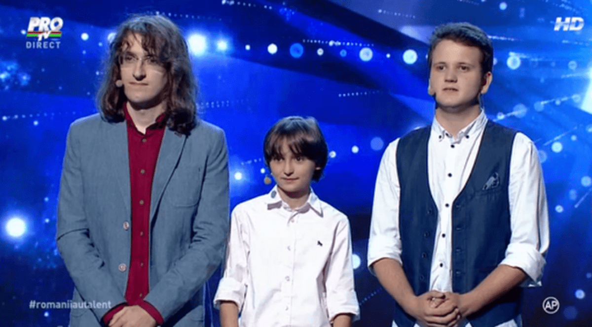 Cine sunt cei trei băieţi cu MINTE SCLIPITOARE de la "Speed Cubing". N-o să crezi cum a ajuns cel mai mic dintre ei pasionat de cubul Rubik