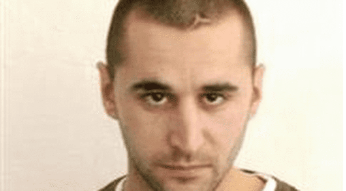 Deținutul i-a lăsat cu ochii-n soare pe gardienii care-l păzeau