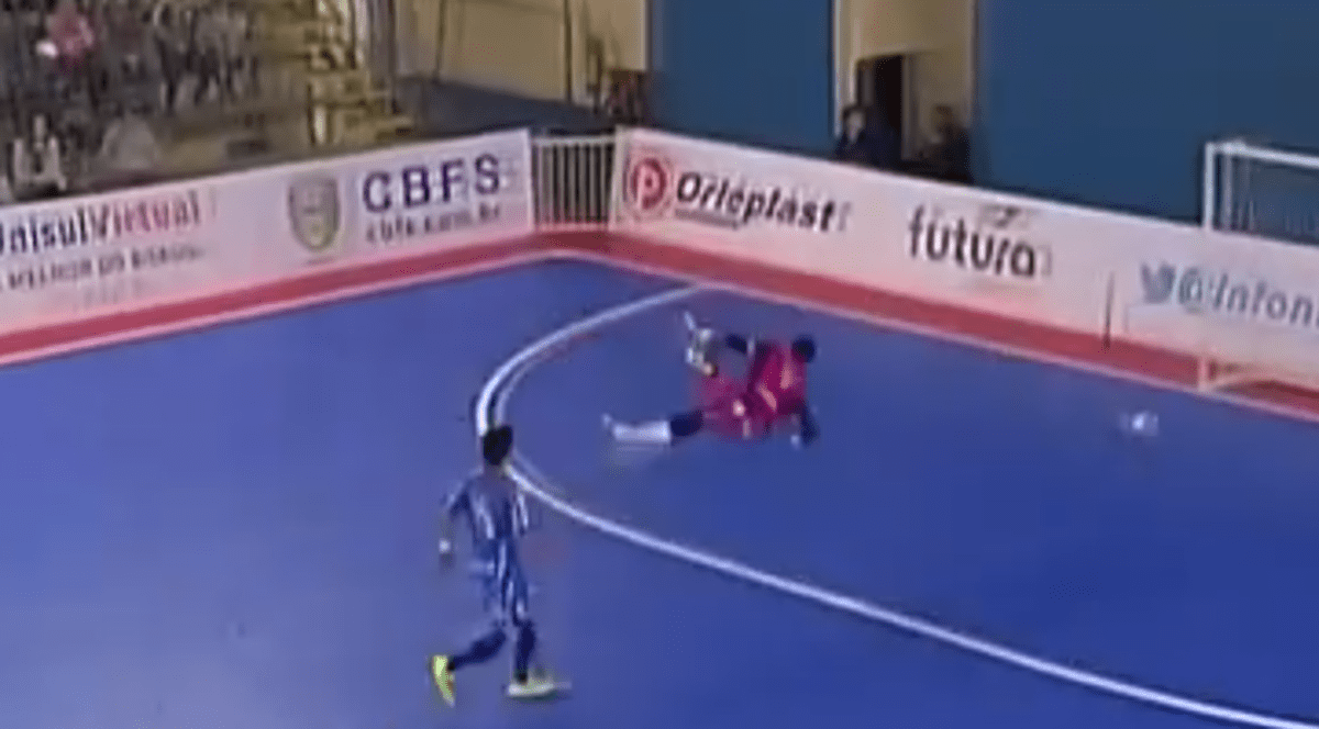 Magie în Brazilia! Un portar a marcat golul sezonului în futsal