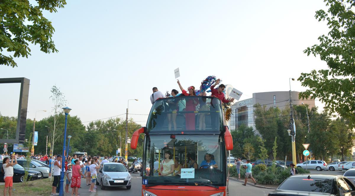 Carnavalul din Mamaia s-a transformat în plimbare cu autobuzul!
