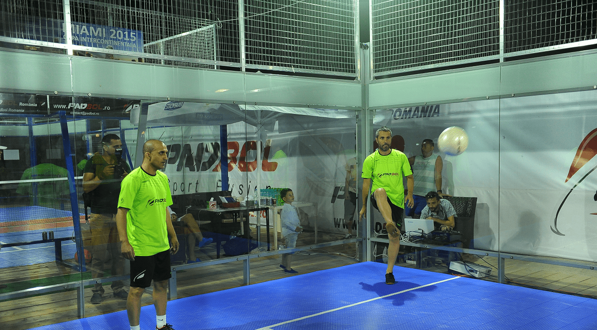 Derby-ul Steaua - Dinamo, prefațat la... padbol. Neaga și Petre Marin se bat cu Giani Kiriță