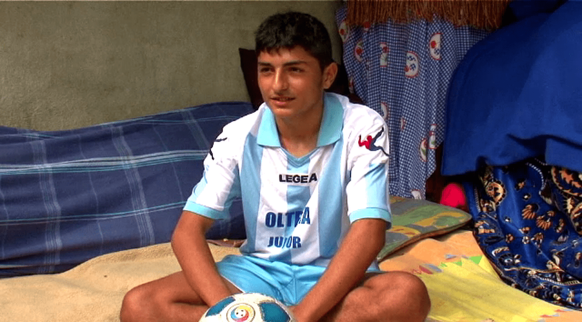 Drama incredibilă a unui fotbalist român: a fost aruncat în stradă, se spală la lighean și mănâncă din mila oamenilor 